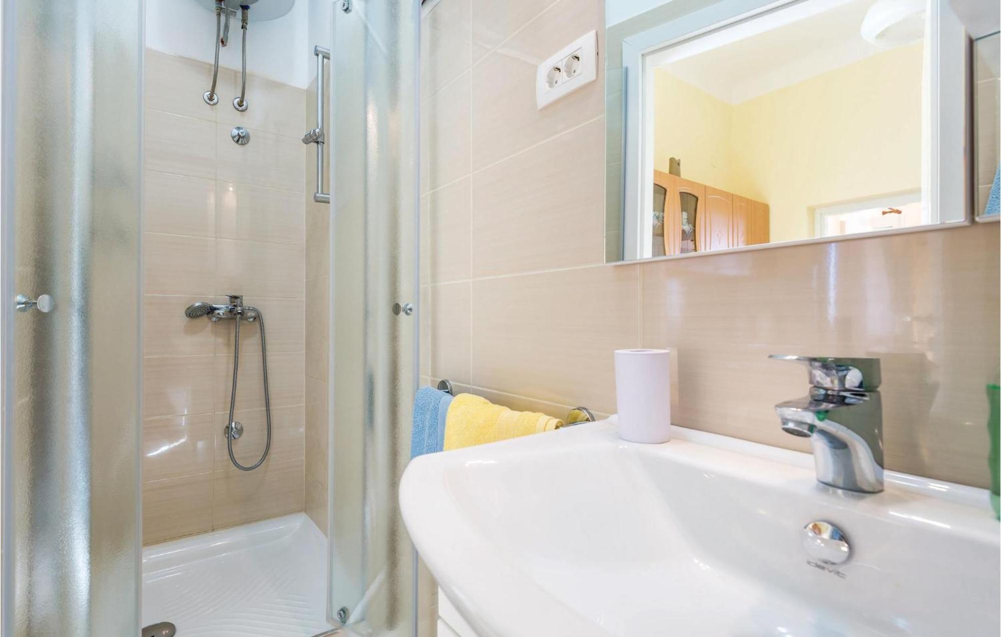 Stunning Apartment In Lovran With Kitchen المظهر الخارجي الصورة