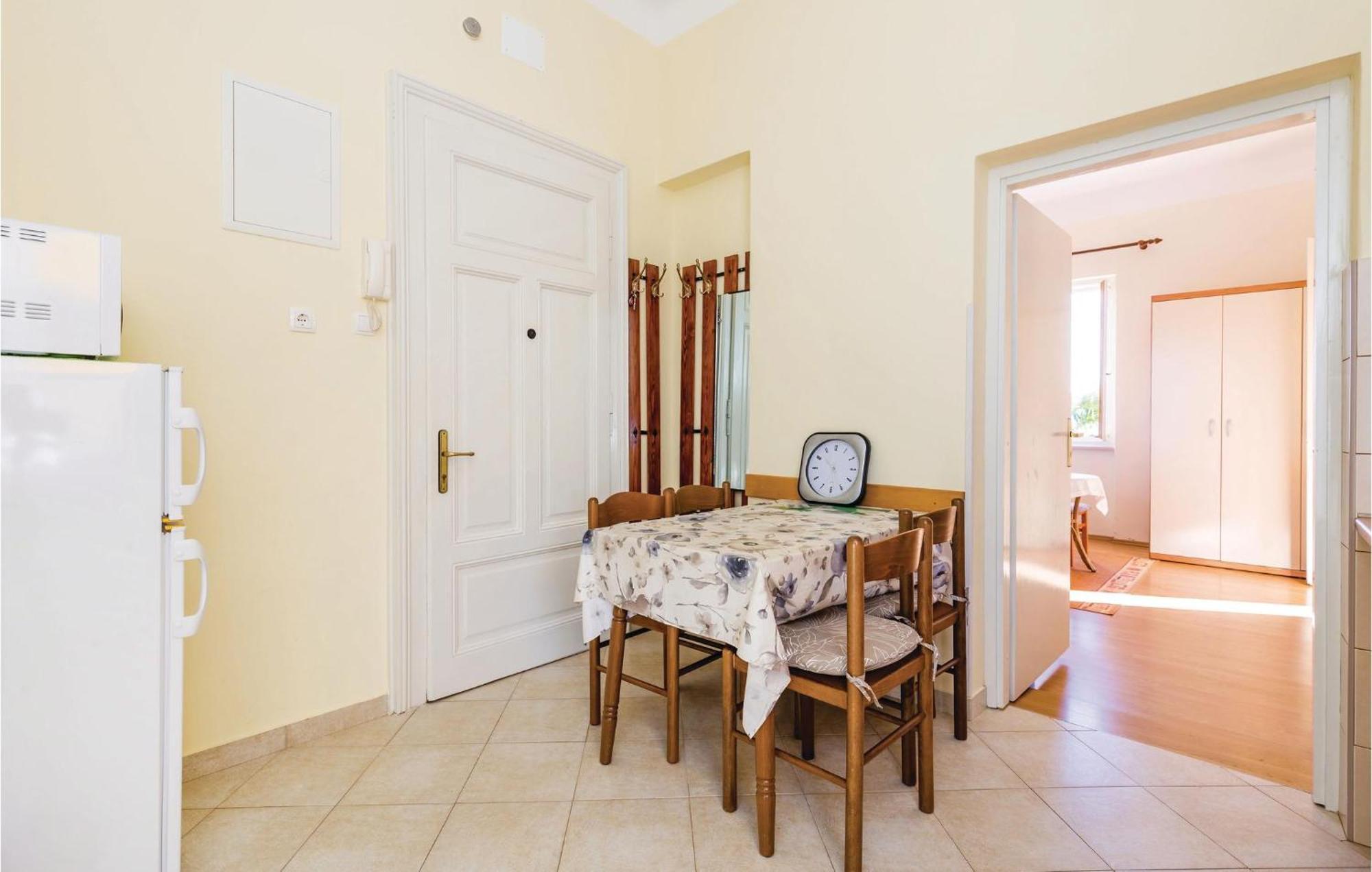 Stunning Apartment In Lovran With Kitchen المظهر الخارجي الصورة